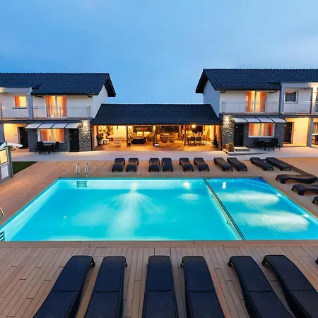 Seo2 - Z Osobnym Wejsciem, Grzany Basen, Darmowe Sauny, Parking, Grill, Wifi Lägenhet